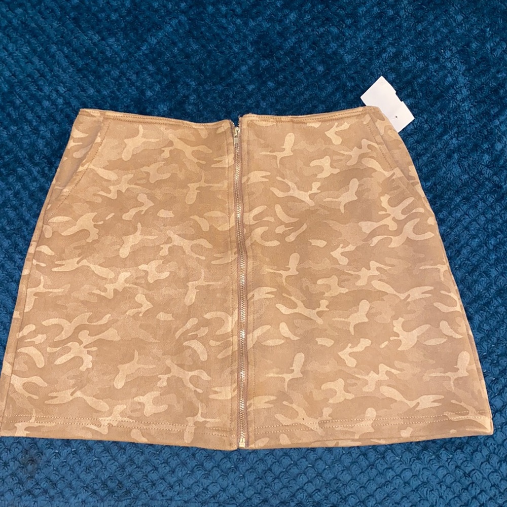tan camo skirt with pockets